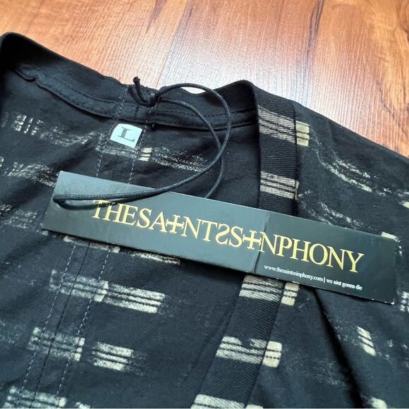 The Saints Sinphony short sleeve tee 🔥 NWT 🔥 Y2K 🔥 metal studs 🔥 large - Picture 4 of 10